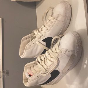 NIKE BLAZER SIZE 5 WOMEN